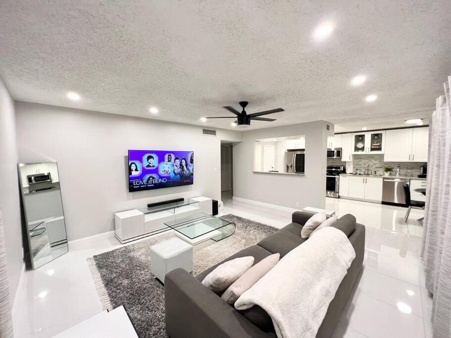 High End Luxury Condo Located In Ft. Lauderdale Лодърхил Екстериор снимка