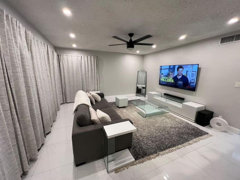 High End Luxury Condo Located In Ft. Lauderdale Лодърхил Екстериор снимка